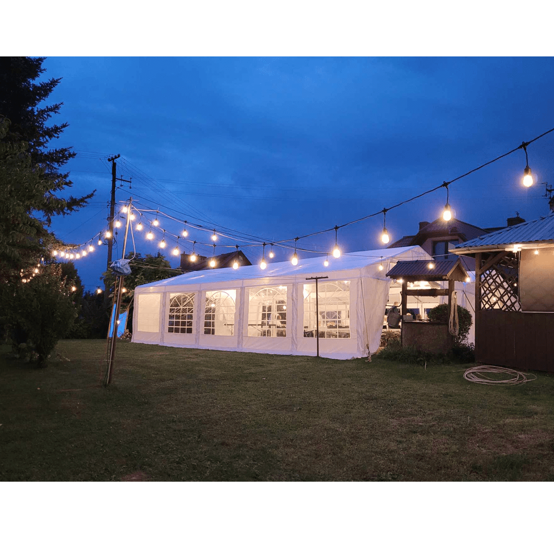 Podświetlony namiot weselny z girlandami – klimatyczny wynajem namiotów Bochnia