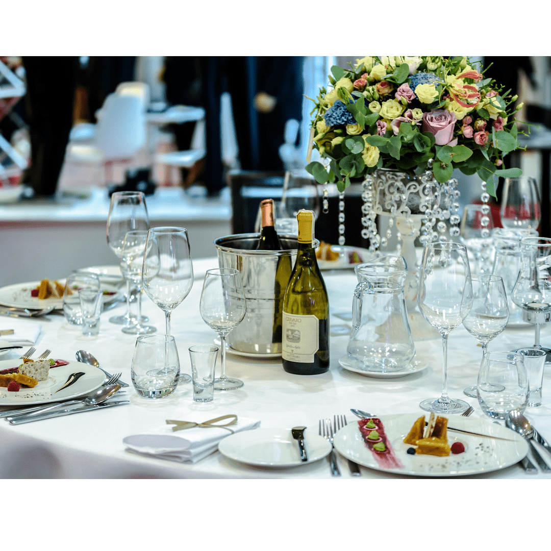 elegancki bankiet dekoracje kwiatowe catering premium
